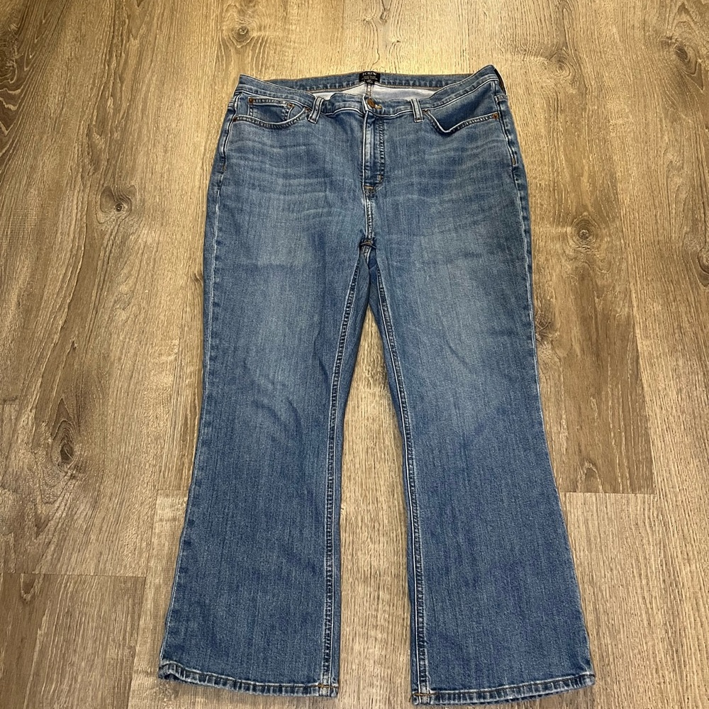 J.Crew Factory Mid-rise flare crop jean in all-day stretch - Picture 3 of 9